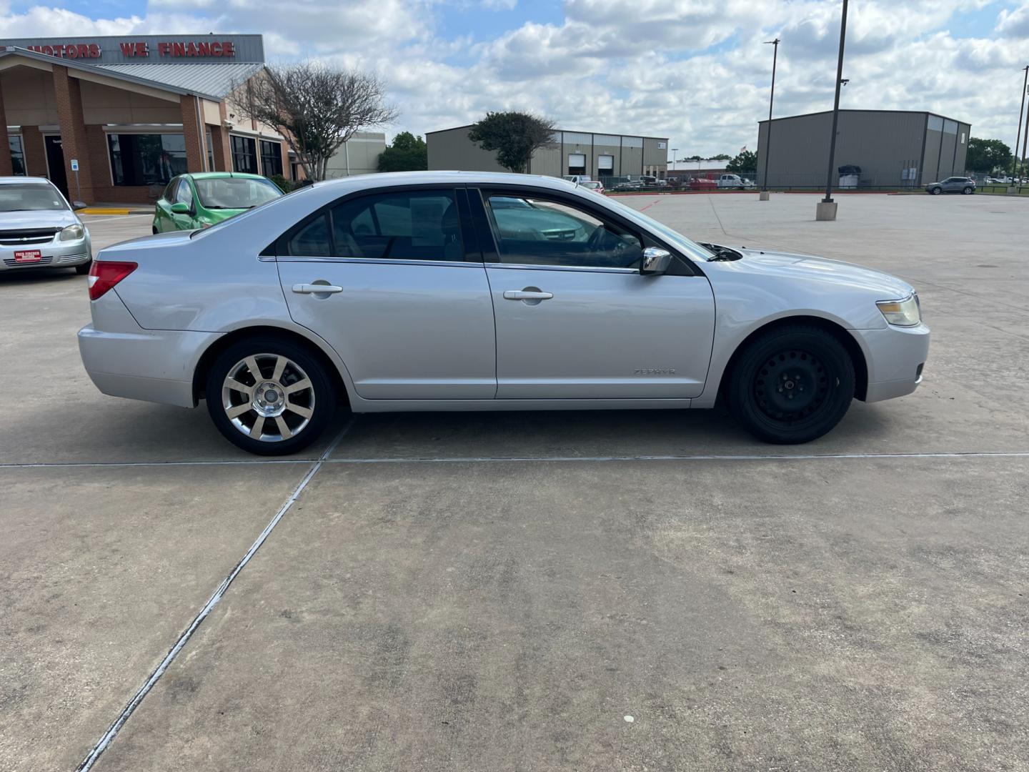 2006 SILVER /gray Lincoln Zephyr Base (3LNHM26146R) with an 3.0L V6 DOHC 24V engine, 6-Speed Automatic Overdrive transmission, located at 14700 Tomball Parkway 249, Houston, TX, 77086, (281) 444-2200, 29.928619, -95.504074 - Photo#7